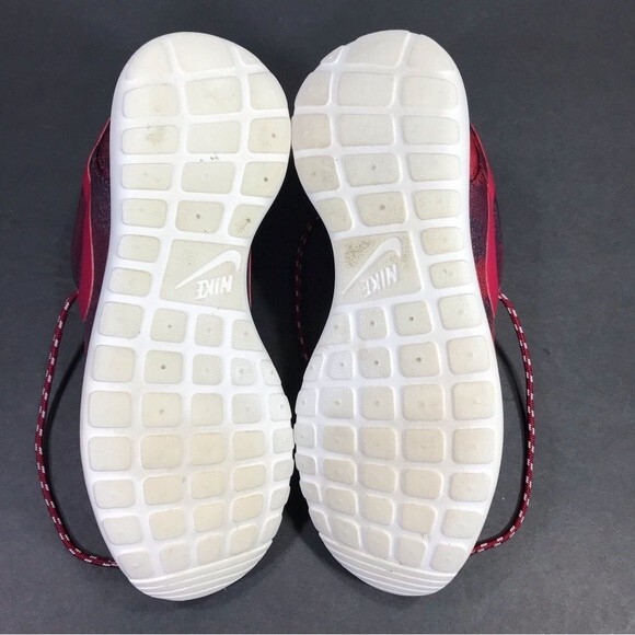 Nike Roshe Run Women’s Sneakers Fusion Red Black Camouflage Size - 7.5 - Picture 9 of 9